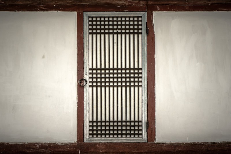 gerade linie tuer willkommen